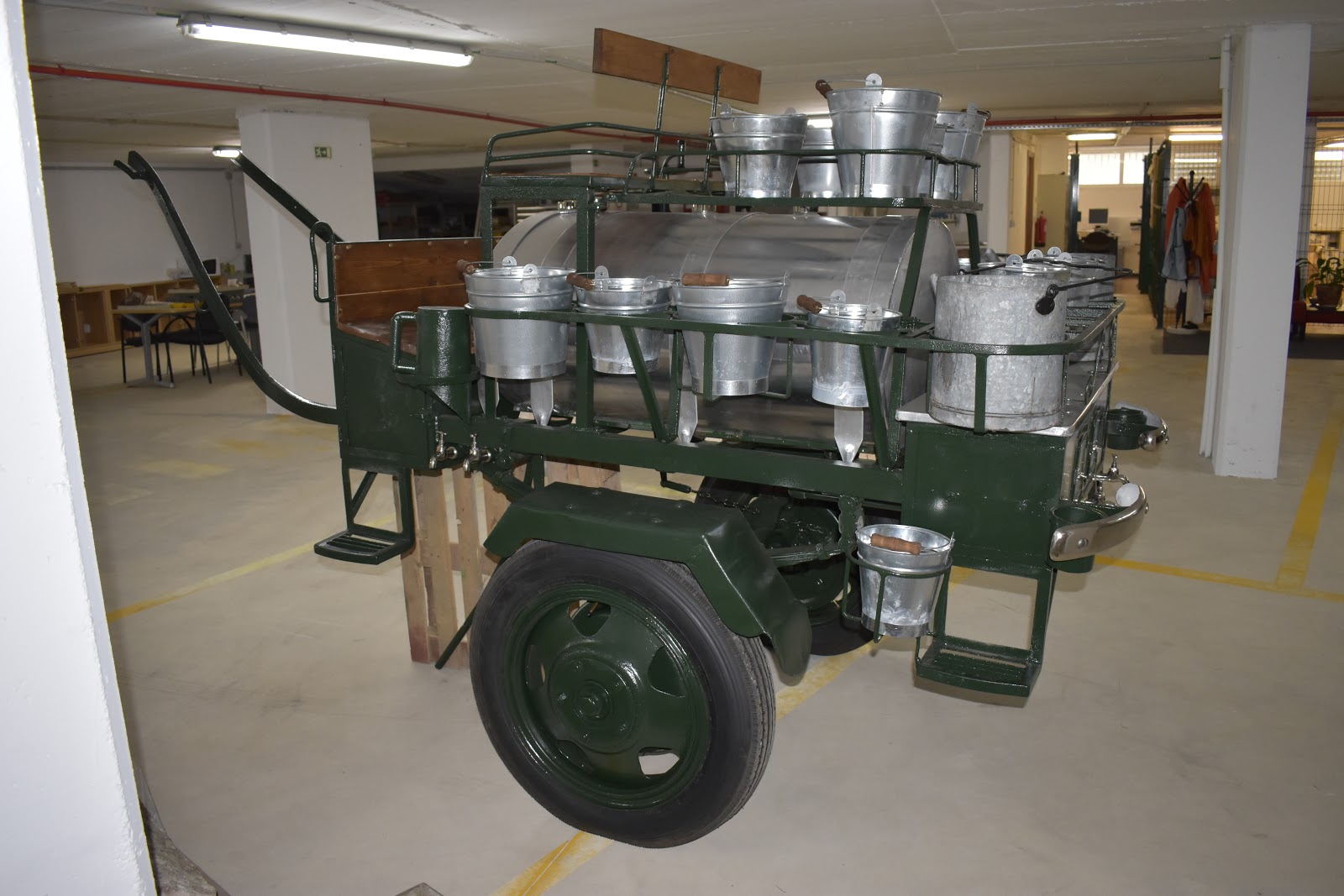 Restauro de carroça de venda de azeite