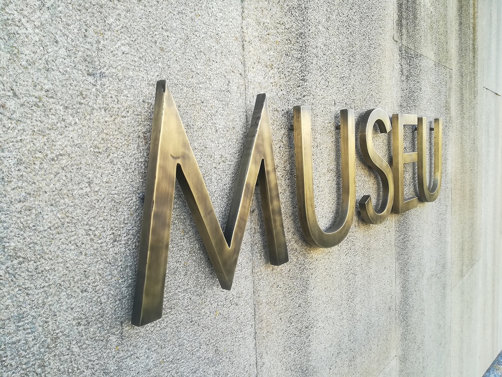 Letras em Fundição - Fundação Calouste Gulbenkian